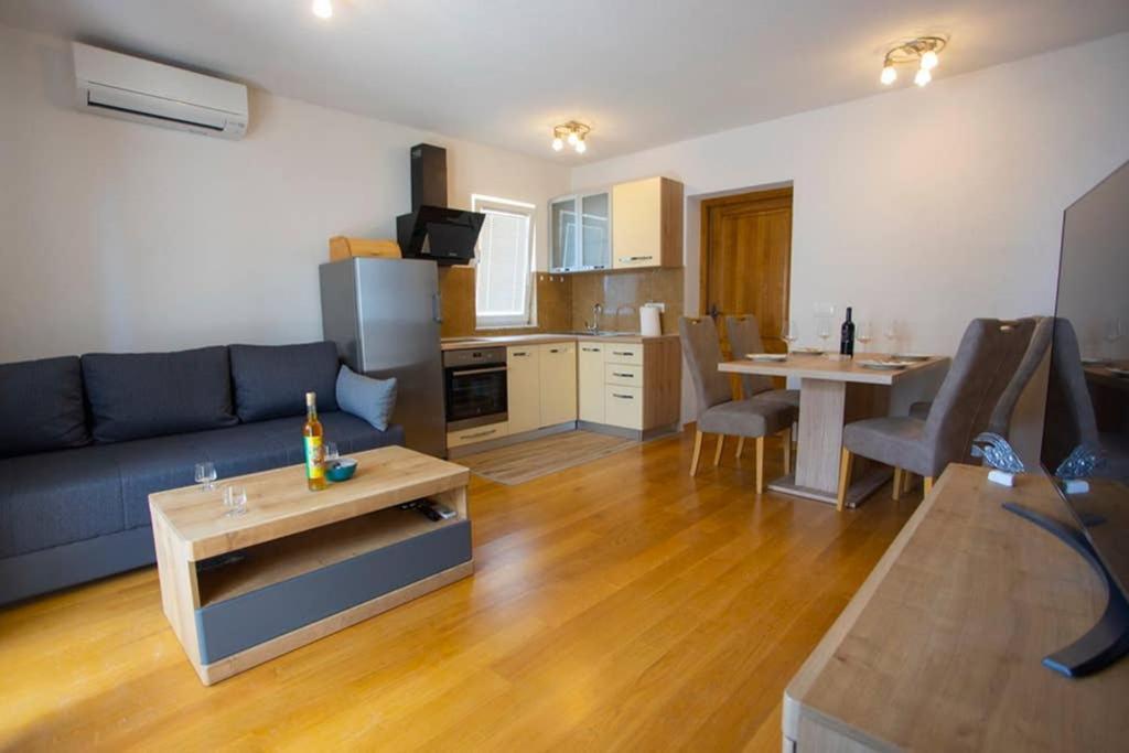 Apartments Vladimir #3 Makarska Exterior photo